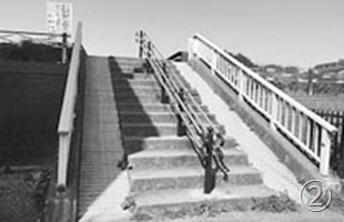 南加瀬：八兵衛橋に上る階段に手すり設置